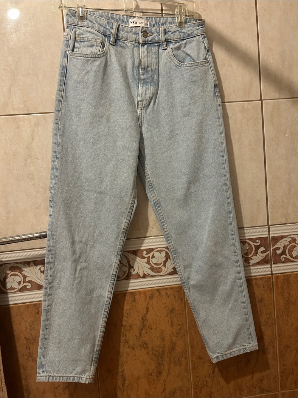 Zara  Light Blue Relaxed-Fit Jeans